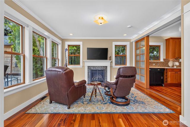 7337 Jones Avenue NW, Seattle, WA 98117