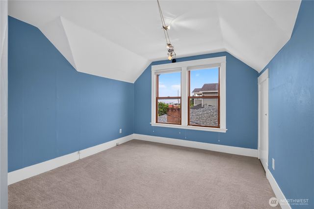 7337 Jones Avenue NW, Seattle, WA 98117