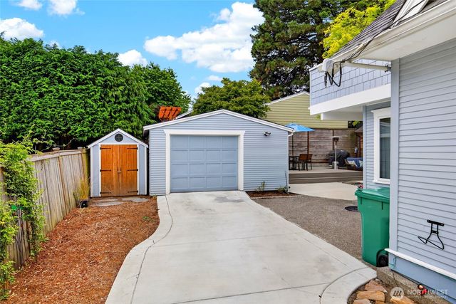 7337 Jones Avenue NW, Seattle, WA 98117