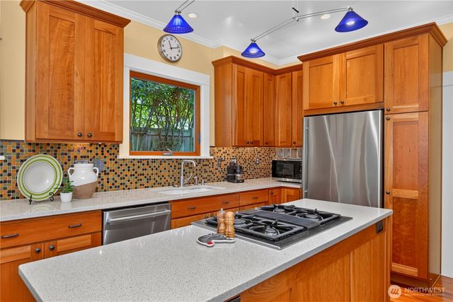 7337 Jones Avenue NW, Seattle, WA 98117