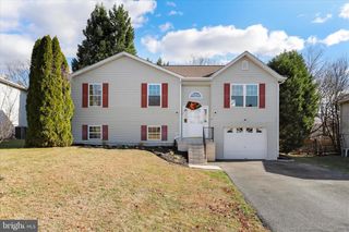 151 FARM POND LN, Martinsburg, WV 25404