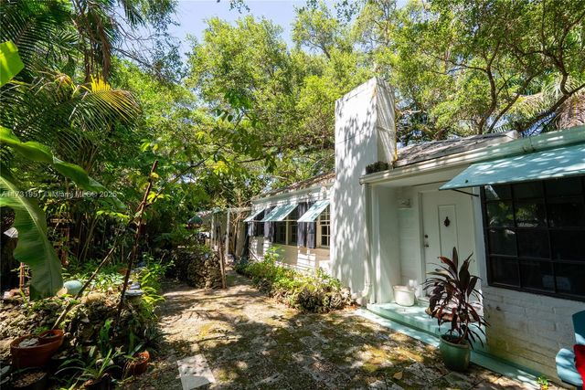 3595 Avocado Ave, Coconut Grove, FL 33133