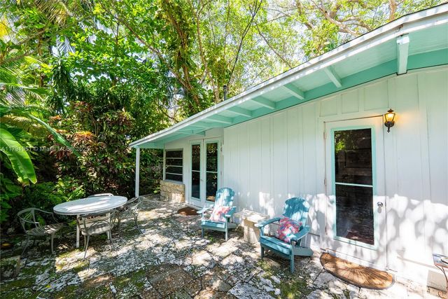 3595 Avocado Ave, Coconut Grove, FL 33133