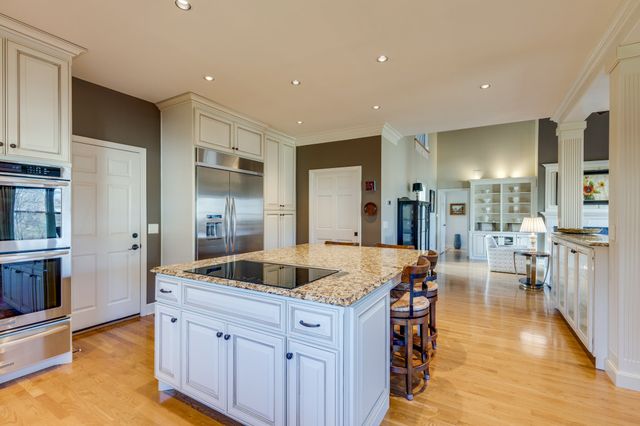 609 Rivercrest Way, Nashville, TN 37214