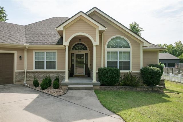 909 S Ann Street, Independence, MO 64056