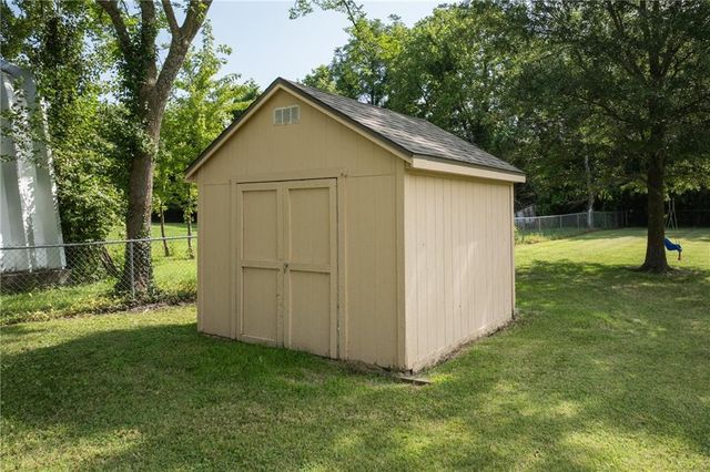 909 S Ann Street, Independence, MO 64056