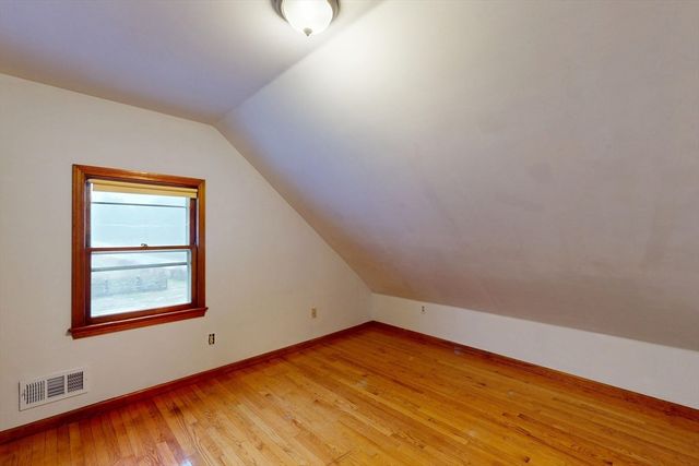 10 Depot Rd, Leverett, MA 01054