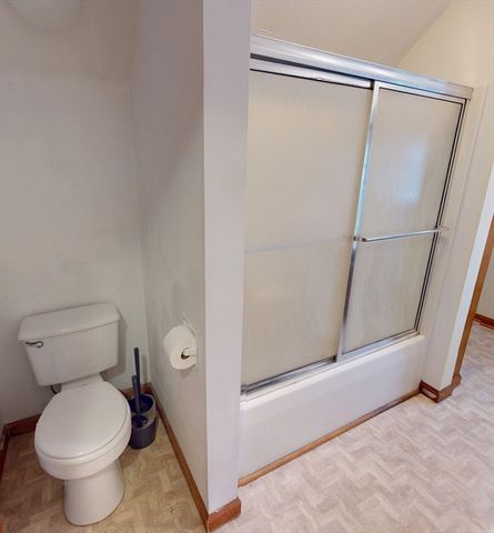 10 Depot Rd, Leverett, MA 01054