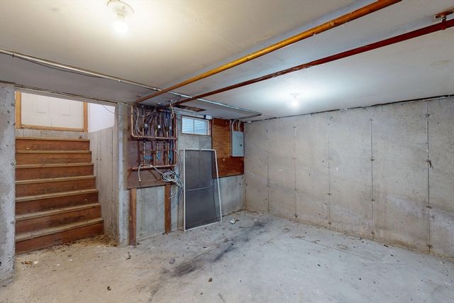 10 Depot Rd, Leverett, MA 01054