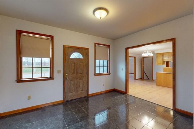 10 Depot Rd, Leverett, MA 01054