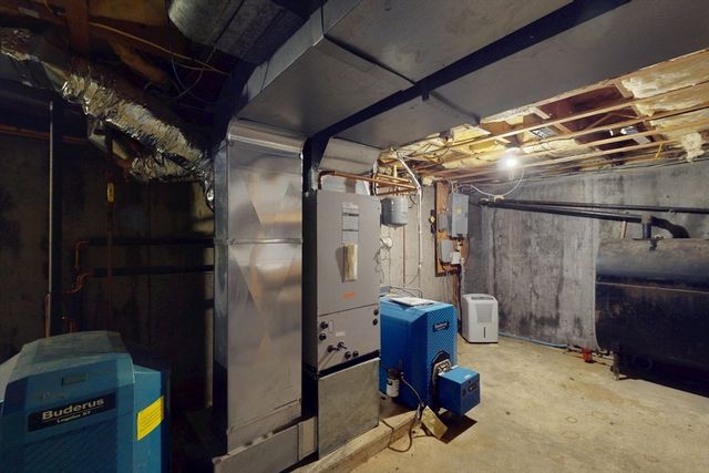 10 Depot Rd, Leverett, MA 01054