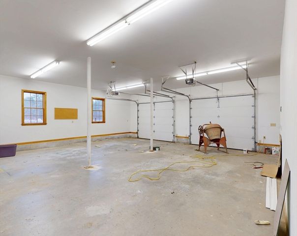 10 Depot Rd, Leverett, MA 01054