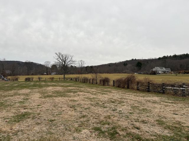 10 Depot Rd, Leverett, MA 01054