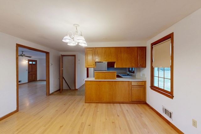 10 Depot Rd, Leverett, MA 01054