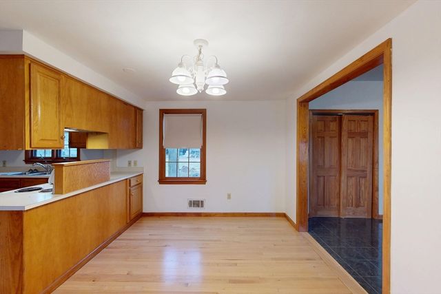 10 Depot Rd, Leverett, MA 01054