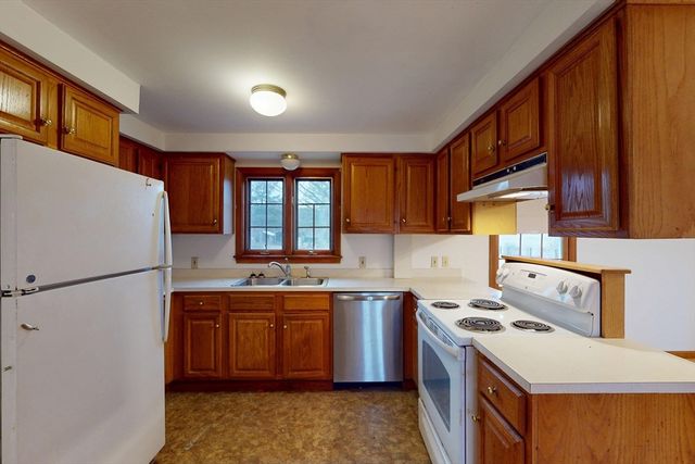 10 Depot Rd, Leverett, MA 01054