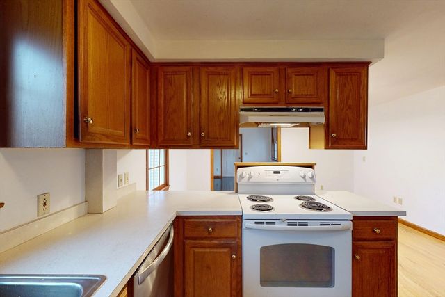 10 Depot Rd, Leverett, MA 01054