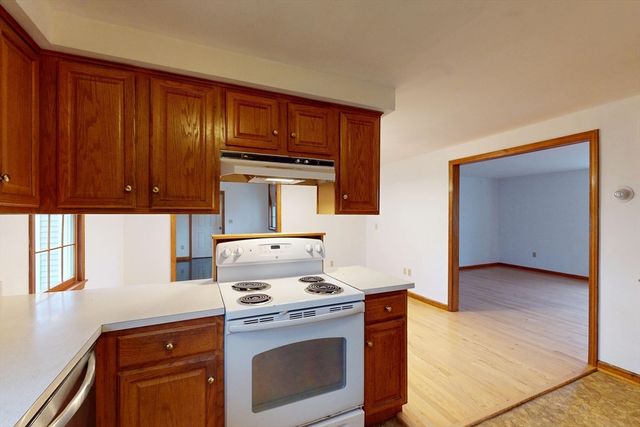 10 Depot Rd, Leverett, MA 01054