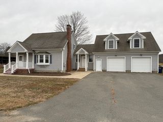 10 Depot Rd, Leverett, MA 01054