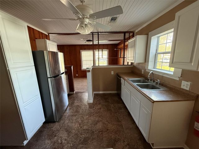 904 11th Street, Texas City, TX 77590