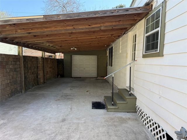 904 11th Street, Texas City, TX 77590