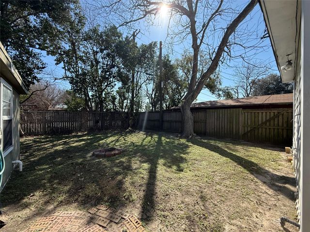 904 11th Street, Texas City, TX 77590