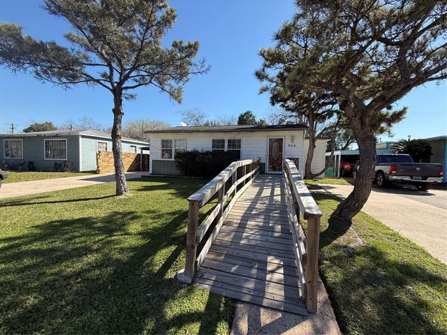 904 11th Street, Texas City, TX 77590