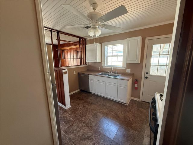 904 11th Street, Texas City, TX 77590