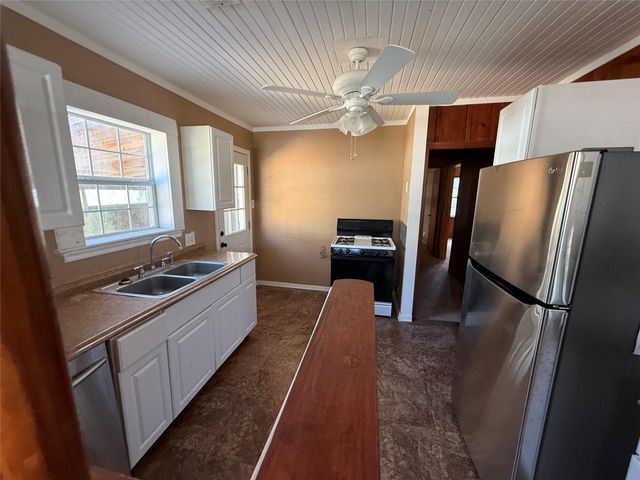 904 11th Street, Texas City, TX 77590