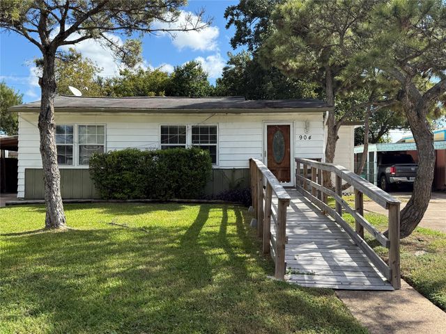 904 11th Street, Texas City, TX 77590