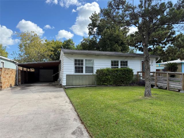 904 11th Street, Texas City, TX 77590