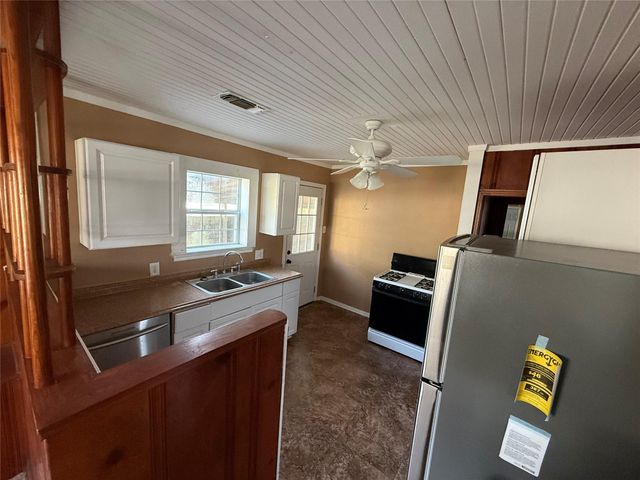 904 11th Street, Texas City, TX 77590