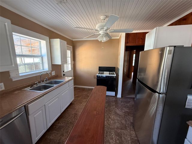 904 11th Street, Texas City, TX 77590