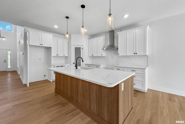 1360 Heights Court, Bettendorf, IA 52722