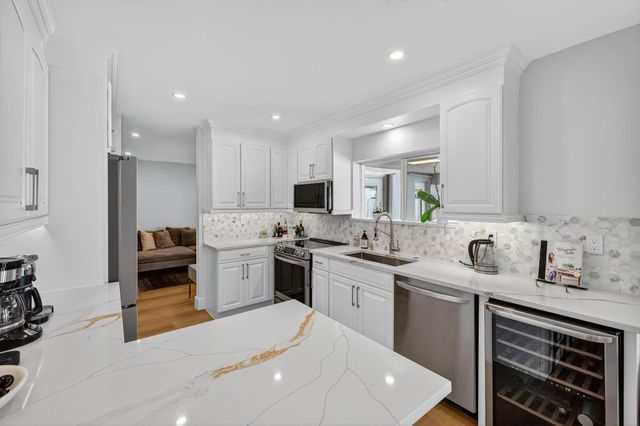 5950 NE 28th Avenue, Fort Lauderdale, FL 33308