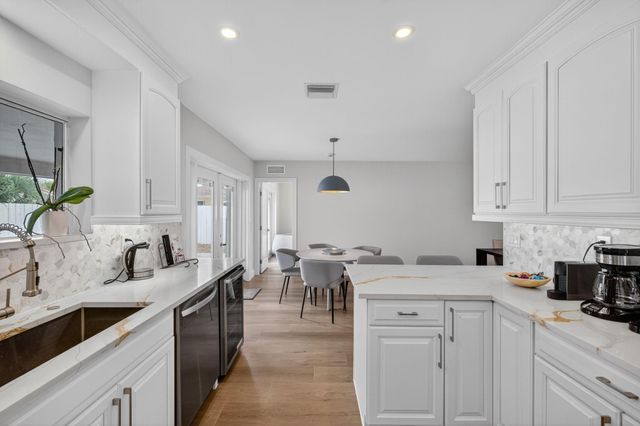 5950 NE 28th Avenue, Fort Lauderdale, FL 33308