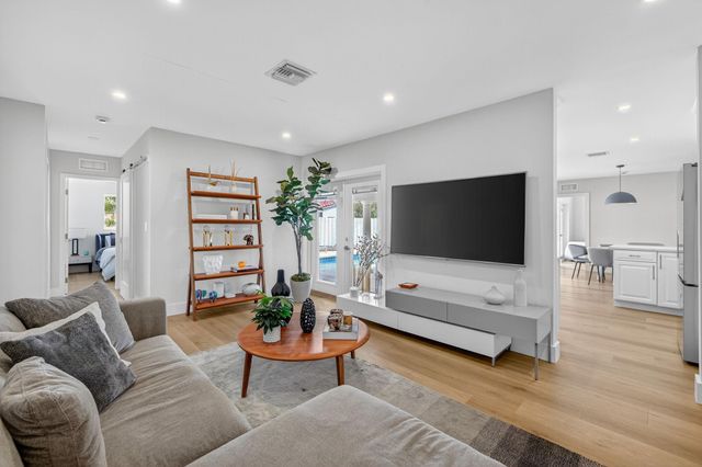 5950 NE 28th Avenue, Fort Lauderdale, FL 33308