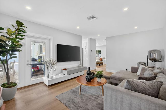 5950 NE 28th Avenue, Fort Lauderdale, FL 33308