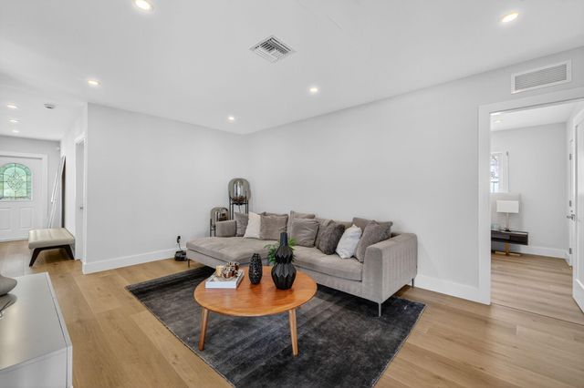 5950 NE 28th Avenue, Fort Lauderdale, FL 33308