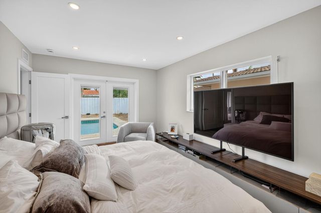 5950 NE 28th Avenue, Fort Lauderdale, FL 33308