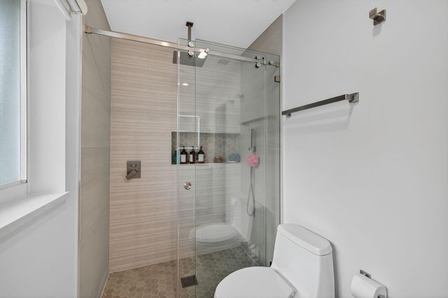 5950 NE 28th Avenue, Fort Lauderdale, FL 33308