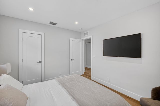 5950 NE 28th Avenue, Fort Lauderdale, FL 33308