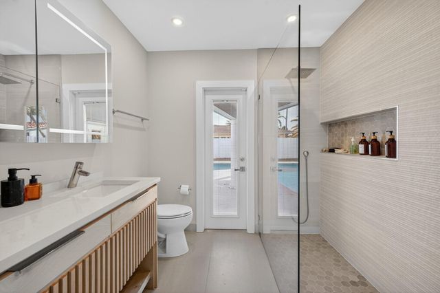 5950 NE 28th Avenue, Fort Lauderdale, FL 33308