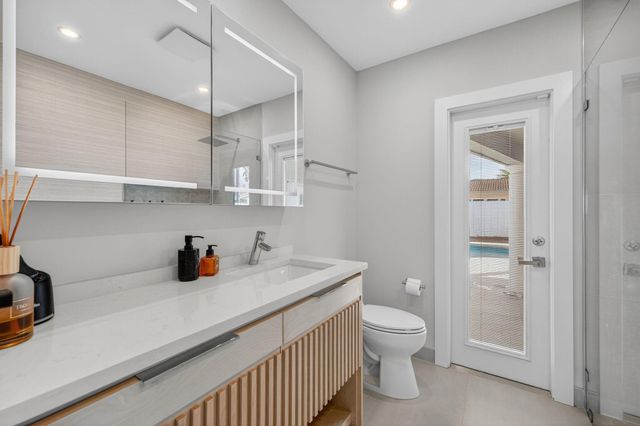 5950 NE 28th Avenue, Fort Lauderdale, FL 33308