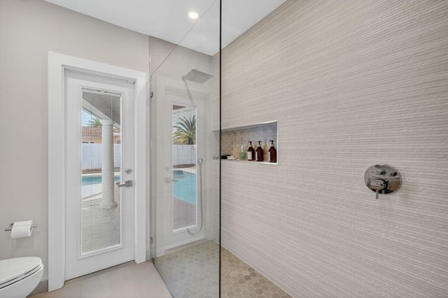 5950 NE 28th Avenue, Fort Lauderdale, FL 33308