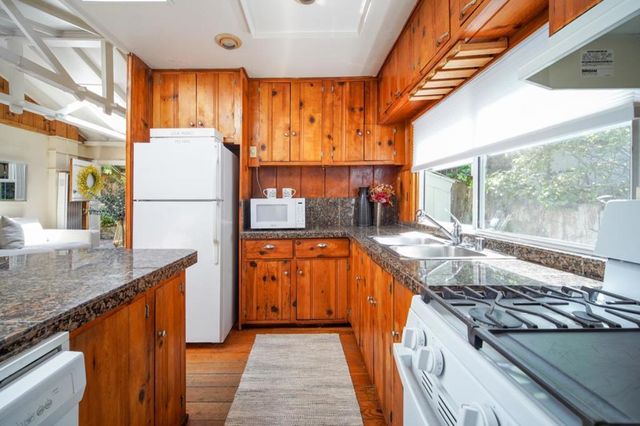 136 2nd Street, Pacific Grove, CA 93950