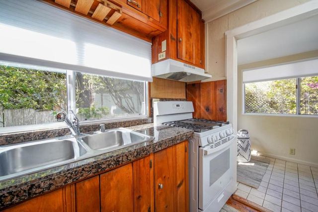 136 2nd Street, Pacific Grove, CA 93950