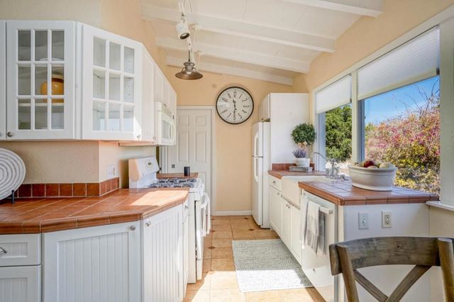 136 2nd Street, Pacific Grove, CA 93950