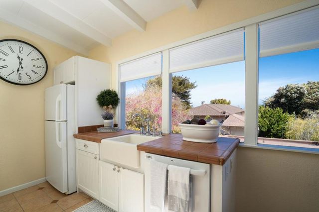 136 2nd Street, Pacific Grove, CA 93950