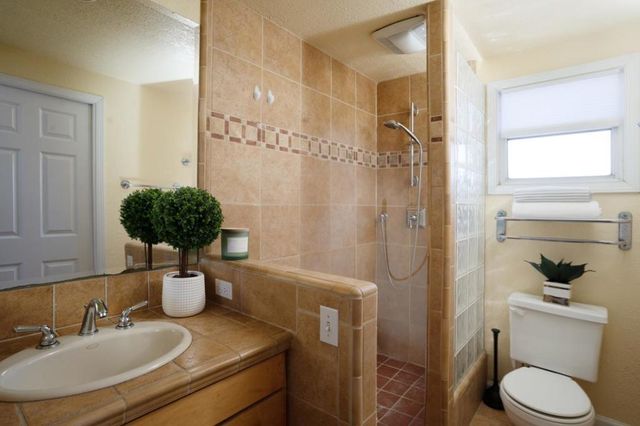 136 2nd Street, Pacific Grove, CA 93950